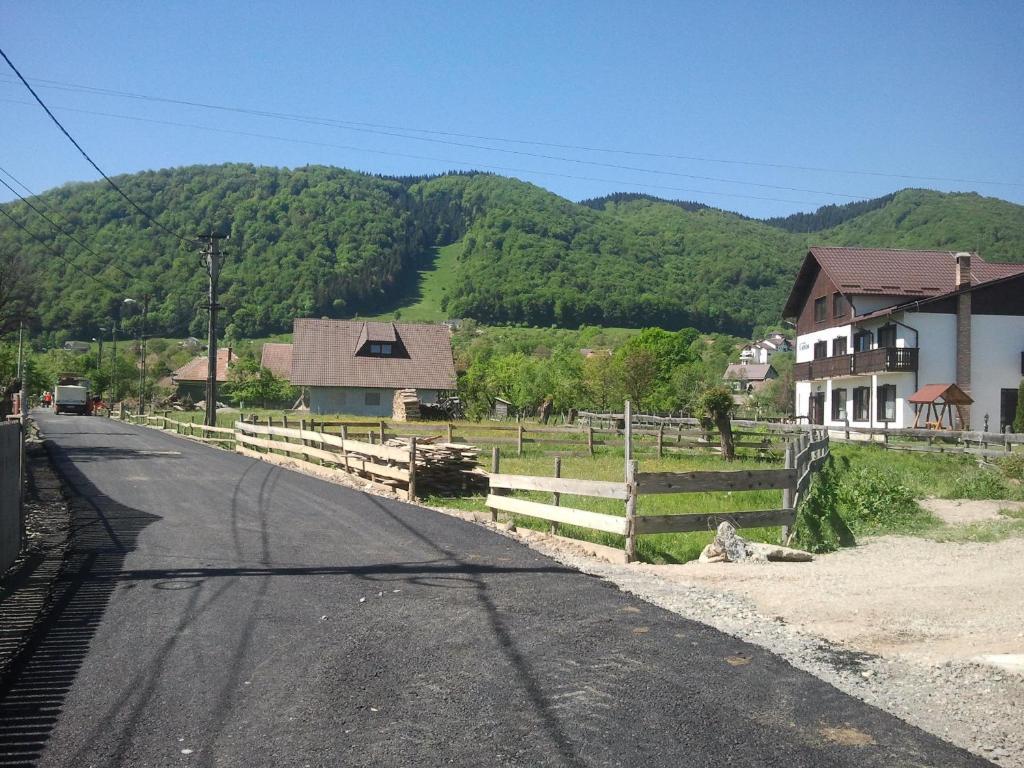 Serena Guesthouse Bran Törcsvár Kültér fotó