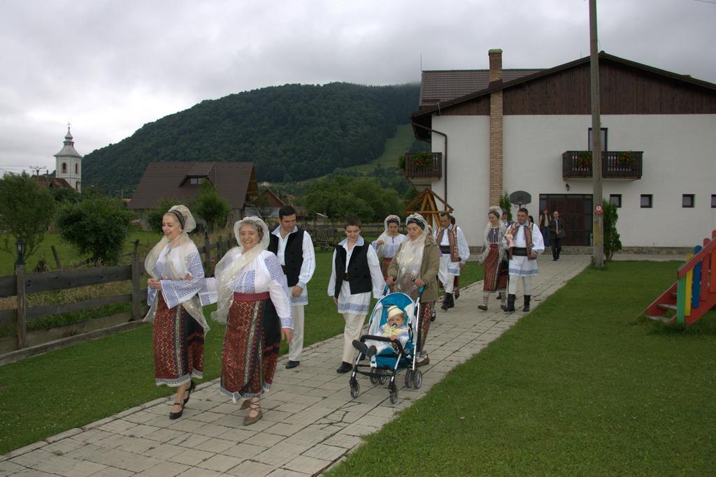 Serena Guesthouse Bran Törcsvár Kültér fotó